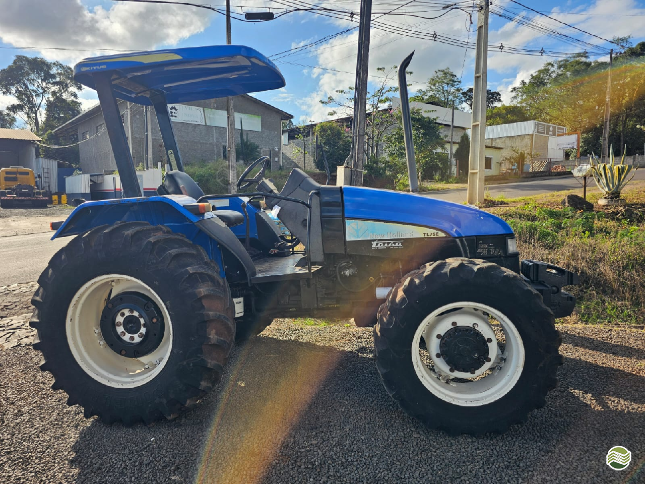 TRATOR NEW HOLLAND NEW TL 75 Tração 4x4 Pessette Máquinas Agrícolas CHOPINZINHO PARANÁ PR